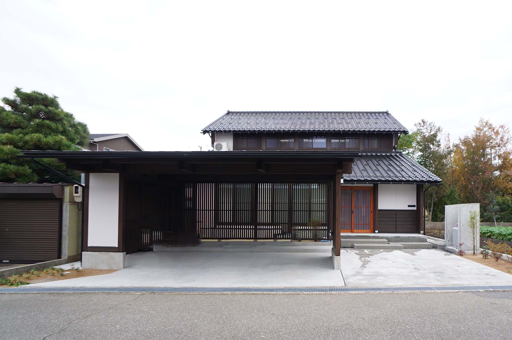 泉野出町の家